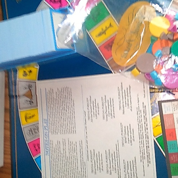 🎥  Mickey Mouse Disney GOLDEN TIN Trivia COLLECTIBLE Board GAME  🎥 - Picture 5 of 15